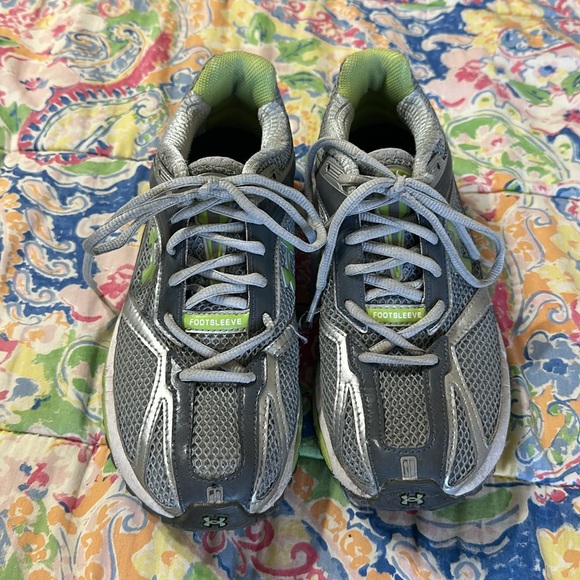 Gray Under Armour tennis shoes - Picture 2 of 7